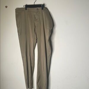 Nike men’s 42/30 khaki pants​